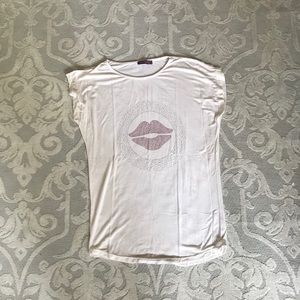 Lip shirt